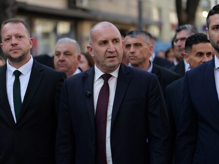 Румен Радев готви кабинет със сливане на министерства