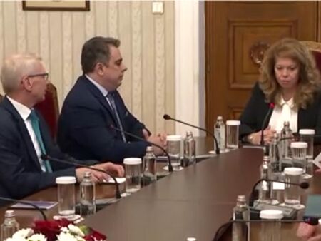 ПП при президента: Нужен е преглед на заплатите в държавната администрация и намаляване броя на министерствата