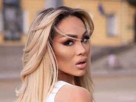 Вижте Нора Недкова като ученичка - много преди корекциите