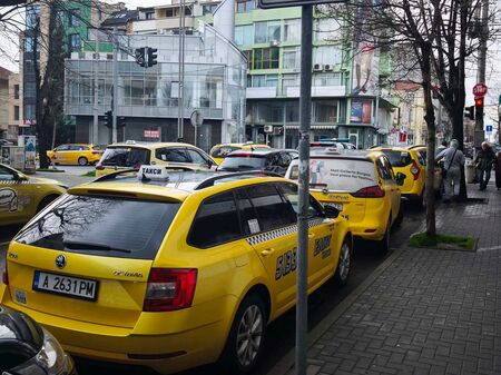 Такситата в Бургас вдигната цените, вече возят за 0,92 евро на километър