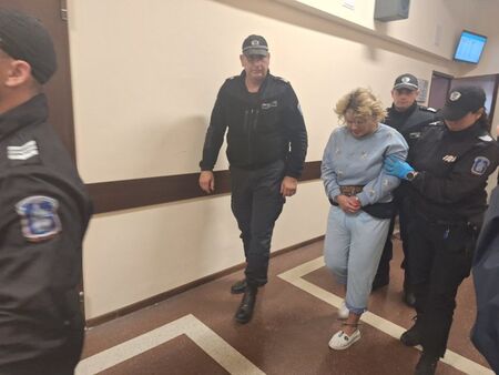 Оставиха в ареста литовката, която намушка 4-ма души във Варна
