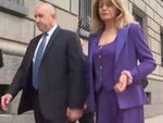 Новият премиер придържаше плътно дясната китка на Деси Радева, подчертавайки по този начин принадлежността й