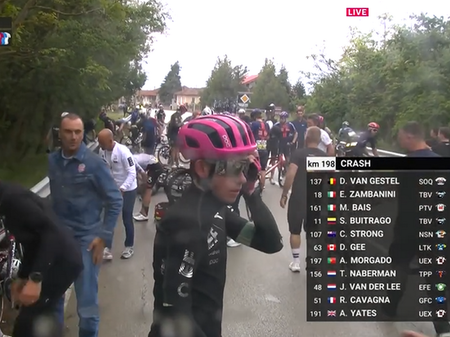 Касапница на Giro dItalia край Лясковец, колоездачи се забиха в мантинела (ВИДЕО 18+)
