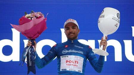 Шестима пострадали след масовото падане на Джирото