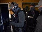 Извънредно! ГДБОП арестува бургаски бизнесмен и атрактивна руса дама