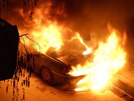 Камион и лек автомобил изгоряха при пожар във Варна