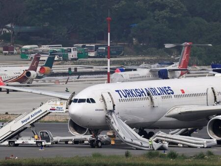 Самолет на Turkish Airlines се запали на летище в Непал