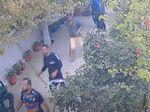 Два клана се биха с колове и брадви, младеж е с четири отсечени пръста (ВИДЕО)