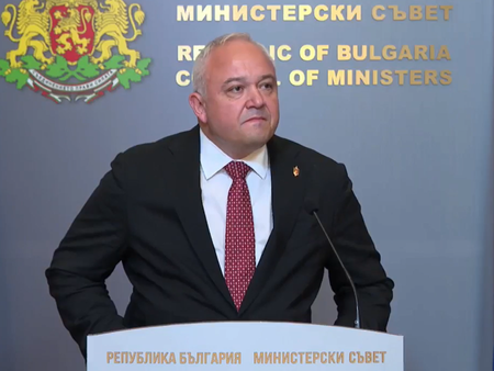 И двамата разполагат с достатъчно ресурси, ако се чувстват застрашени по някаква линия, да си обезпечат такава, заяви на пресконференция министърът на вътрешните работи