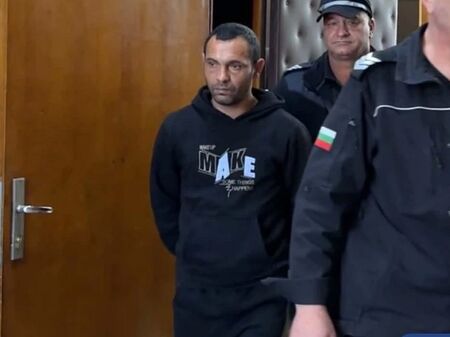 Младен строши черепа на брат си с тесла, получи 11 години затвор