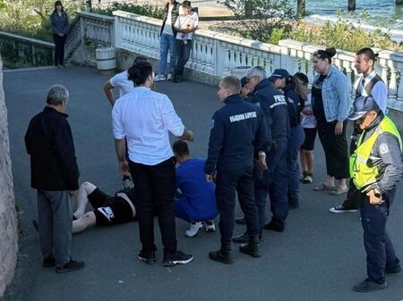 Мъртвопиян руснак се преби, след като се разхождаше по парапета на Морското казино в Бургас