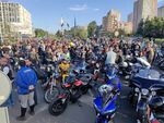 Мотористи от целия регион продължават да се стичат към кръговото движение на „Метро“