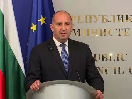 Радев назначи още четирима зам.-министри