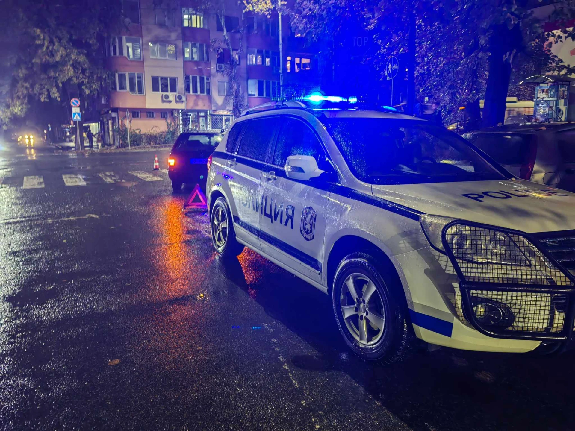 Бургаският топ дилър Цанислав се опита да излезе чист от проверка, изхвърли 100 грама марихуана в контейнер