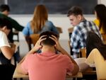 МОН обяви темите, върху които се потят зрелостниците - Йовков или есе