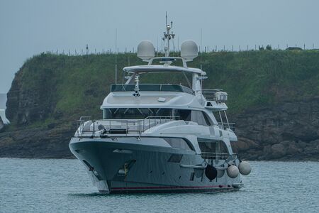 40 метровият шедьовър на Benetti премина през залива на курорта и