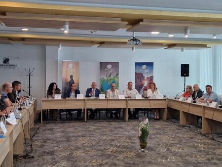 Министър Илин Димитров събира бизнеса и институциите в Съвет за реформи в  туризма