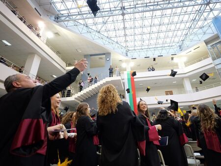 Бургаският свободен университет изпрати абсолвентите от Випуск 2026 (СНИМКИ)