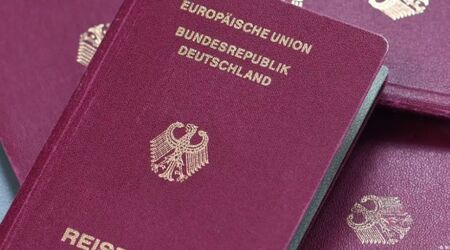 Германия раздава паспорти на конвейер