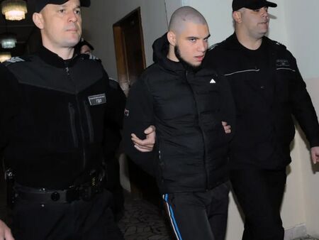 Съседка разказа за арестувания прокурорски син: Той е променен, има брада и е по-пълен