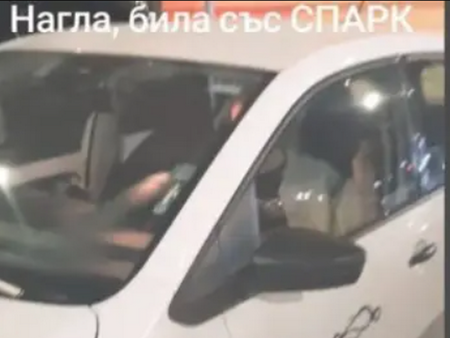 Таксиметров шофьор обижда момиче на „овцо“ и „селянка“