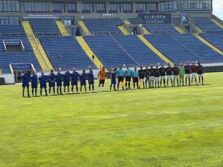 Бургазлия игра срещу хевиметъл звезди на стадиона на Левски