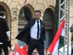 Новият унгарски премиер Петер Мадяр намали заплатата си наполовина и предприе мащабни антикорупционни реформи