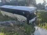 Жестока катастрофа в САЩ - автобус помете коли, има много жертви
