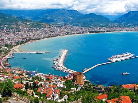 Морската вода в турския курорт Алания става опасна