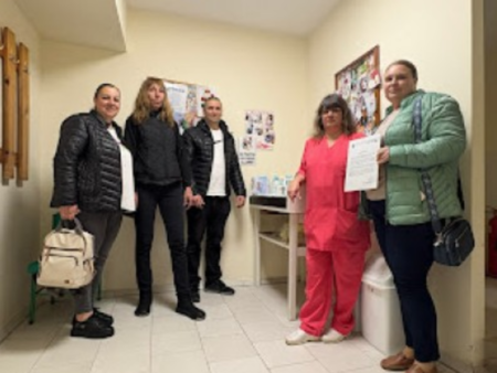 Служители на DM в Бургас събраха средства и помогнаха на най-малките пациенти в УМБАЛ Бургас