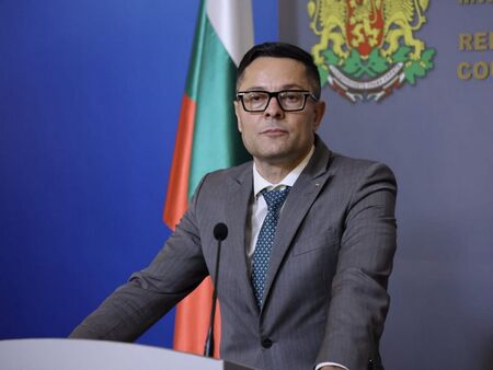 Кой е Евгени Симеонов - новият особен търговски управител на „Лукойл“