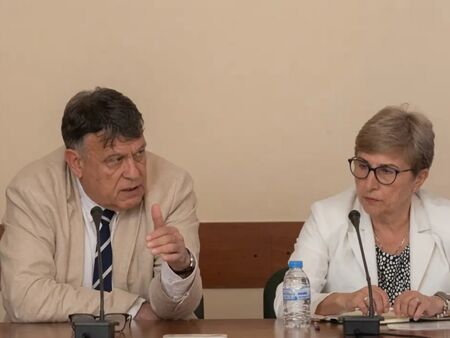 МОН разреши на ВУЗ-ове да намалят бакалавъра на 3 г., ако искат