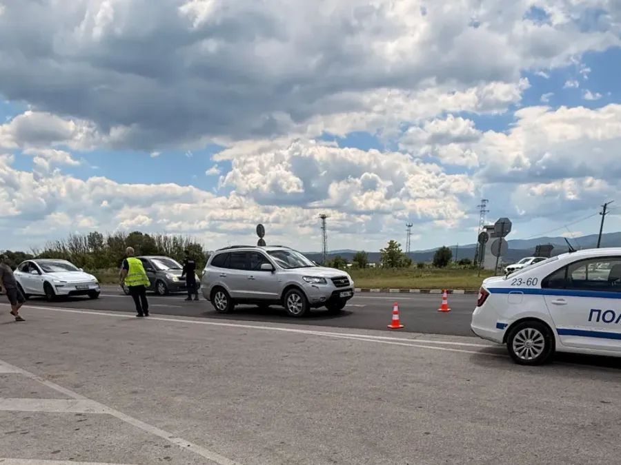 Сблъсъкът е бил толкова силен че тежката машина е излязла