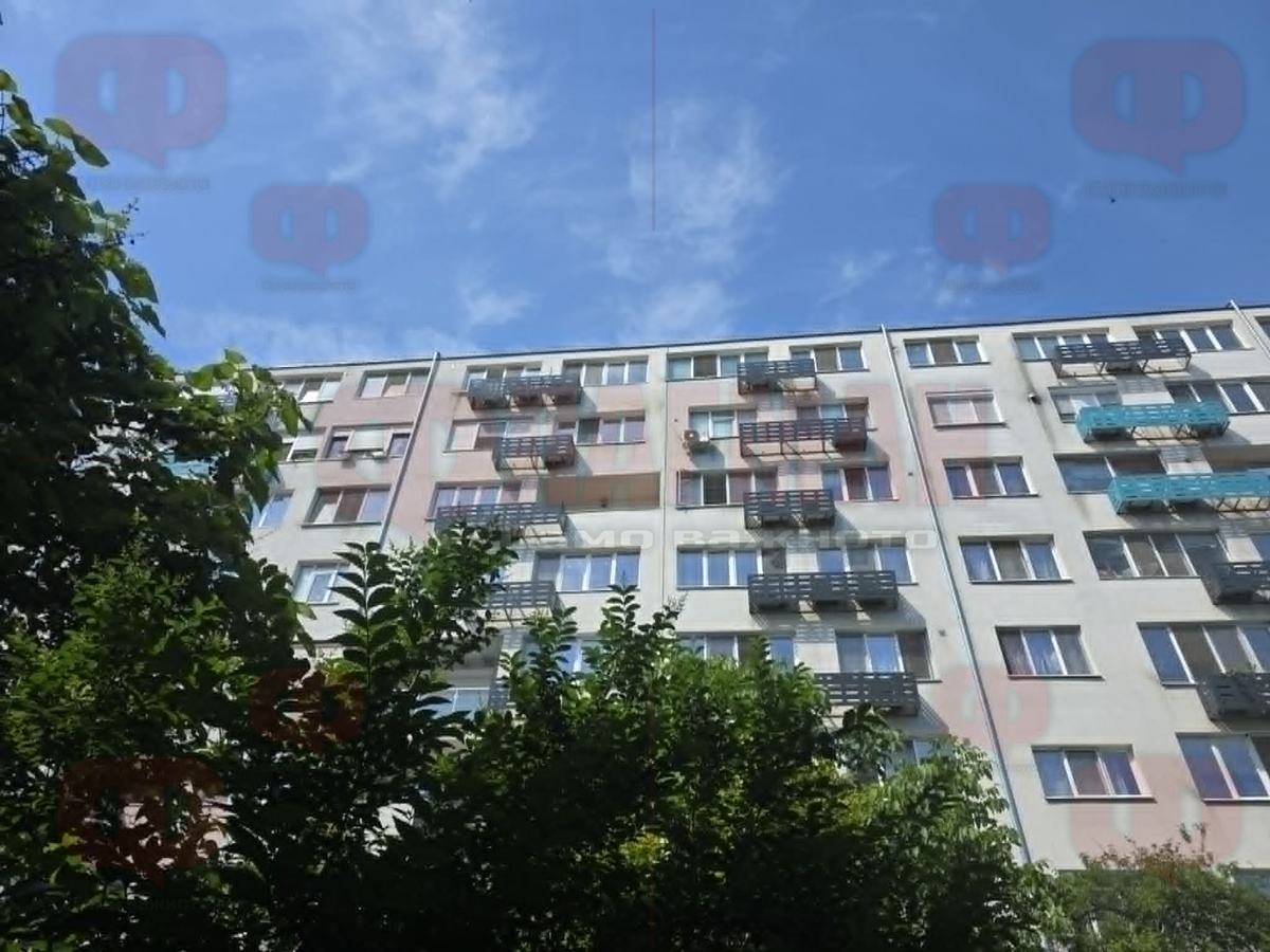 Полицията снема показания на свидетели преди това пожарникари се намесиха