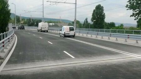 Горящ автобус предизвика километрична тапа на Аспаруховия мост