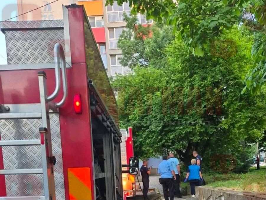  След взрива е лумнал пожар Силна експлозия разтърси бургаския жилищен