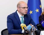 Летният туристически сезон по Черноморието леко се забави тази година, но очакванията са активността да се засили с напредването на лятото, каза министърът на туризма Илин Димитров