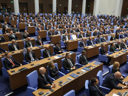 Парламентът даде възможност на кабинета да тегли нов дълг до 3,8 млрд. евро