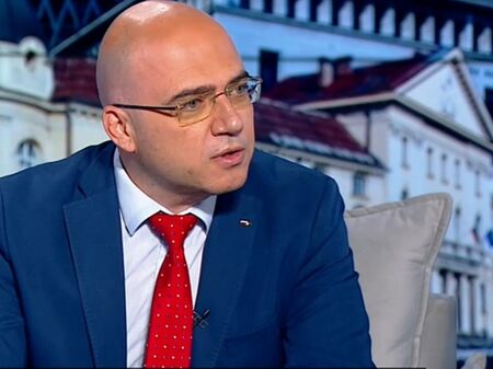Министърът на туризма Илин Димитров: Курортите ни са готови, но туристи няма