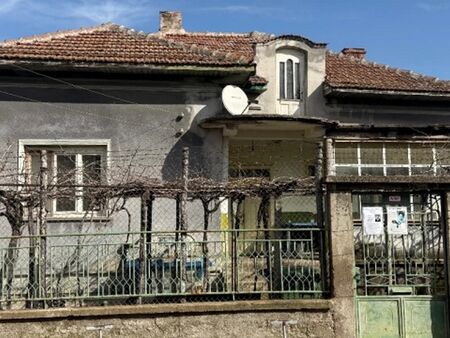 Спад на еуфорията: Цените на селските и извънградските имоти се успокоиха