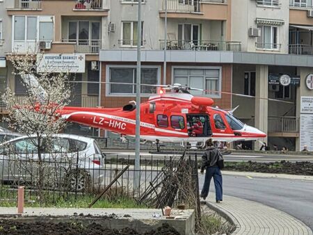 Седмият медицински хеликоптер пристигна у нас, кацна в авиобазата в Пловдив
