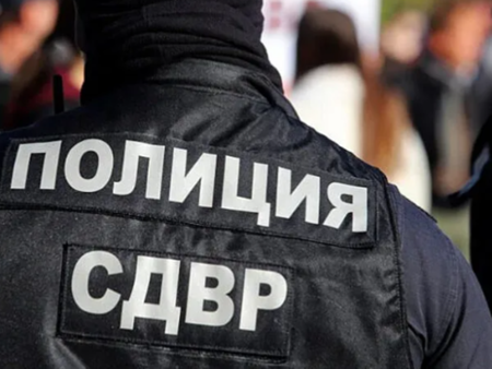 Тотален хаос: 15-годишен размаза кола пълна с деца, рецидивист нападна спец ченге в София