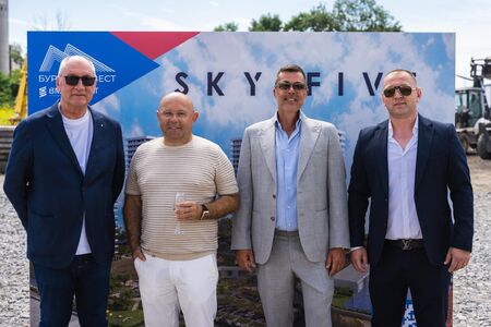 Първа копка на Sky Five в Бургас – пет 24-етажни сгради променят облика на града (СНИМКИ)