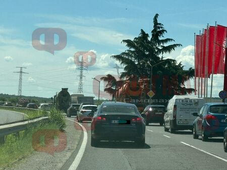 Страшно задръстване на пътя Бургас-Созопол (СНИМКИ)