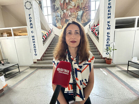 Зам.-директорът по учебната дейност на Механото Румяна Георгиева заяви, че изпитните книжа са били предадени на учениците абсолютно навреме, и е нямало никакво забавяне или технически проблеми