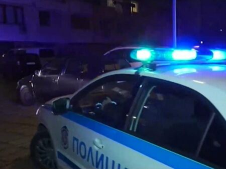 Двама младежи пребиха почти до смърт мъж в двора на СУ "Кирил и Методий" в Карнобат