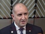 Позицията на Радев не е плод на политическа симпатия, а на прагматичен страх от колосални финансови загуби