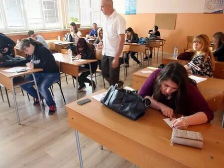 Матурите в Бургас под лупа: ПМГ и Немската са недостижими, Карнобат изненада всички