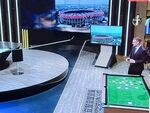 Това не изглежда на студио, а склад, който временно се използва за нещо друго