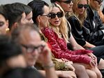 67-годишната Мадона събра погледите в червена минирокля на ревю на Saint Laurent (СНИМКИ)